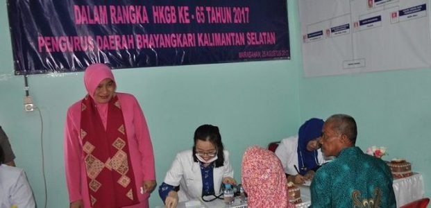 Bhayangkari Kalsel Turun Langsung Berikan Pelayanan Kesehatan Gratis Kepada Warga