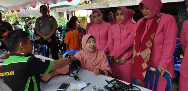 Masyarakat Antusias Ikuti Bakti Sosial Pengobatan Gratis HKGB Bhayangkari Kalsel dan HUT Polwan Polda Kalsel Masyarakat Antusias Ikuti Bakti Sosial Pengobatan Gratis HKGB Bhayangkari Kalsel dan HUT Polwan Polda Kalsel