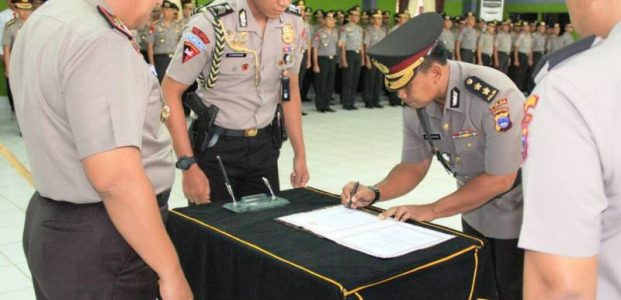 Kapolda Kalsel Lantik AKBP Drs Mohamad Ridwan SH SIK Sebagai Kepala Bidang Hukum Polda Kalsel Kapolda Kalsel Lantik AKBP Drs Mohamad Ridwan SH SIK Sebagai Kepala Bidang Hukum Polda Kalsel